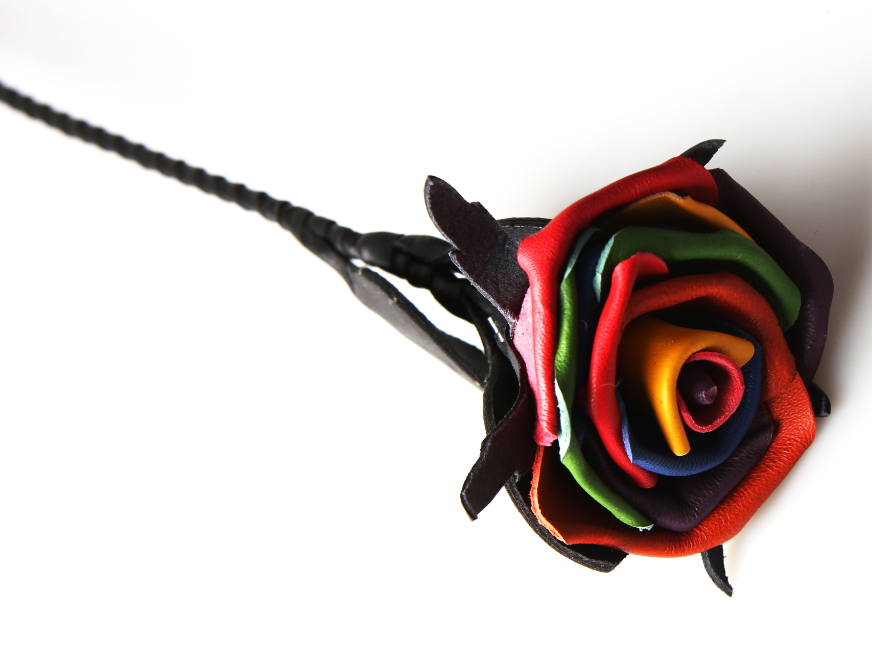 Leder Rose - Regenbogen - schwarze Blätter